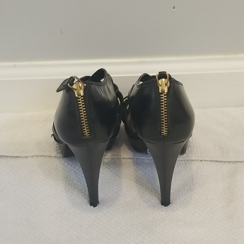 Heels - Picture 3 of 3